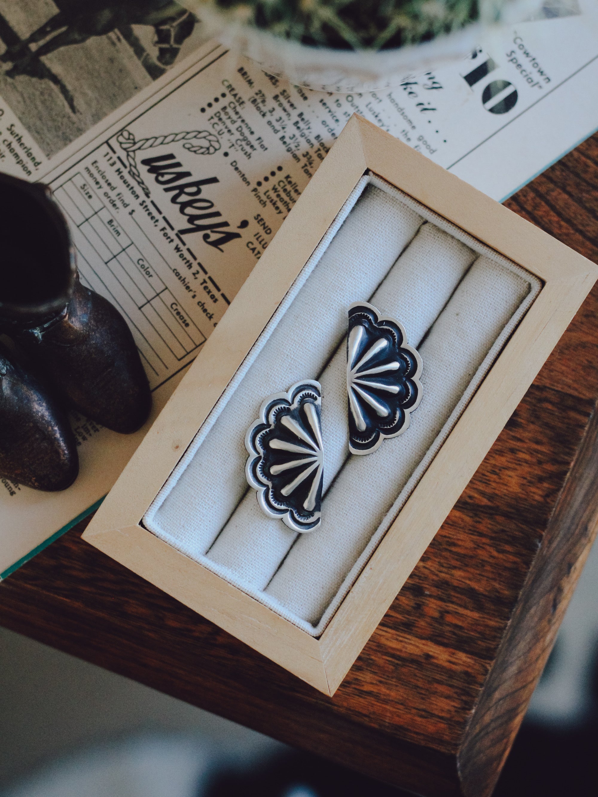 Rattler • Concho Studs