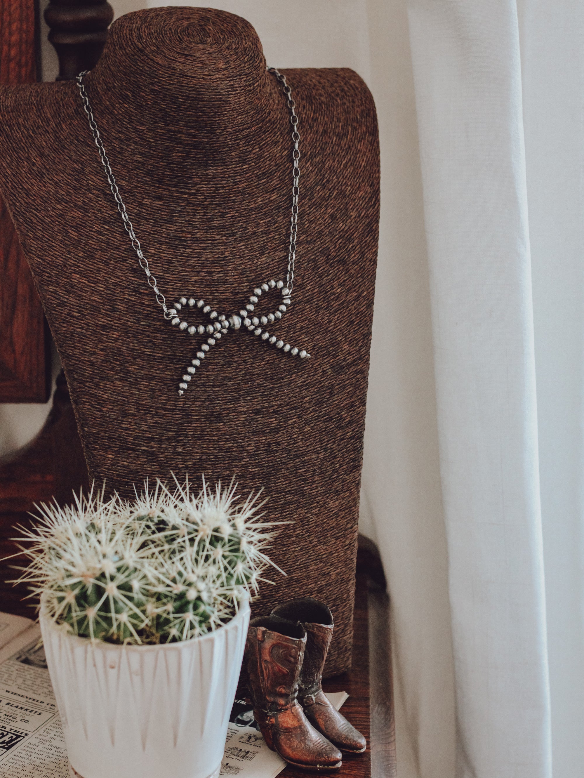 Bow Pearl • Bar Necklace