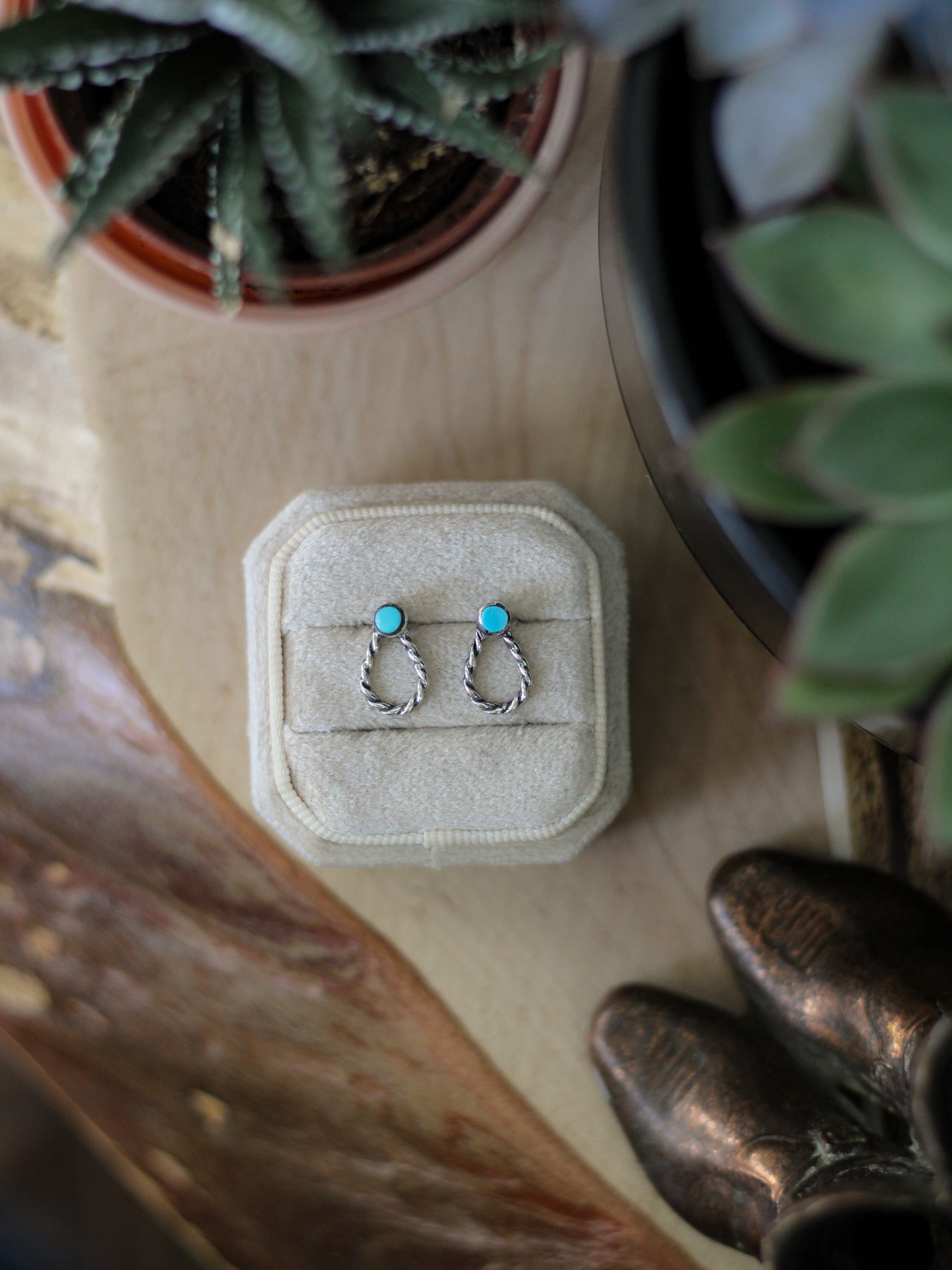 Sullivan • Turquoise Rope Studs