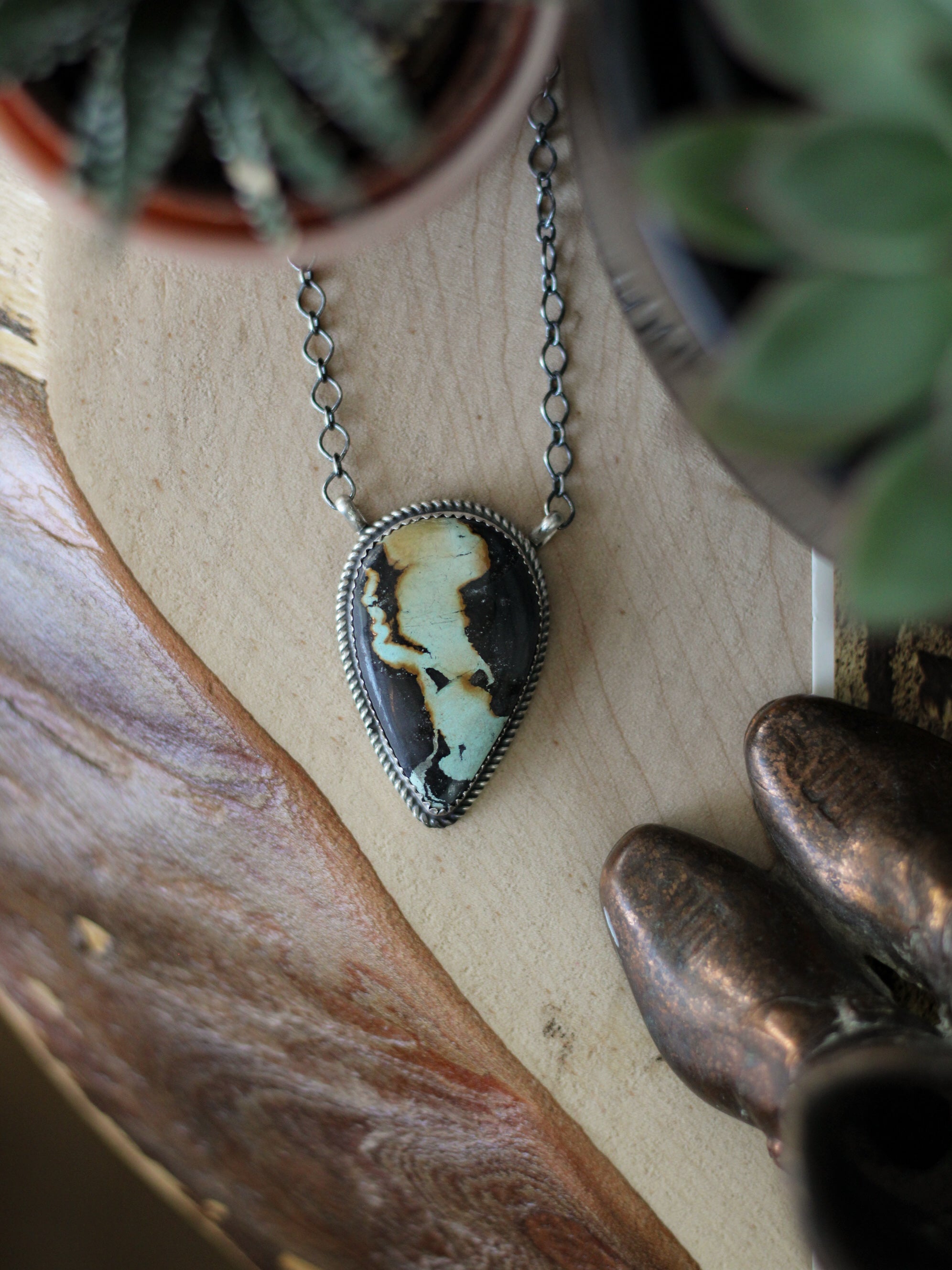 Isla • Black Jack Bar Necklace