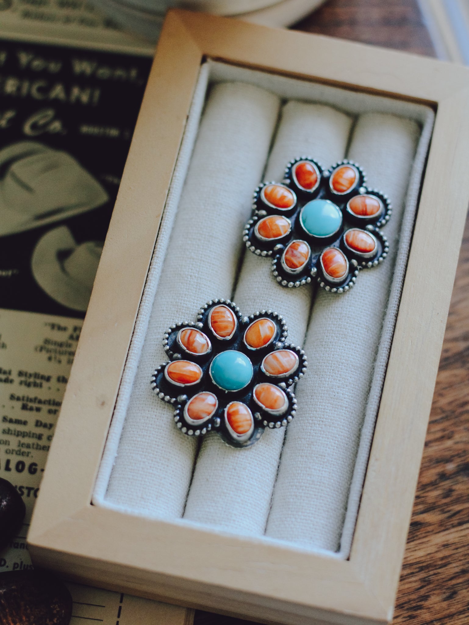 Lette • Turquoise & Spiny Oyster Cluster Studs
